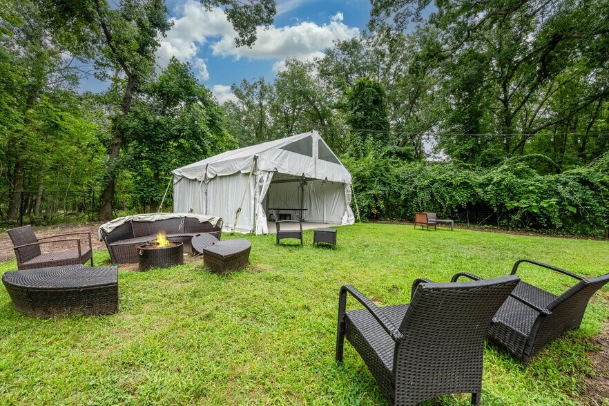 16409 Red Arrow Hwy, Union Pier, MI à vendre - Photo du bâtiment - Image 3 de 71