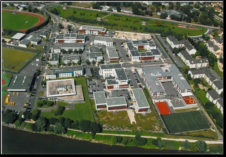 Bureau dans Croissy-sur-Seine à vendre - Photo du bâtiment - Image 1 de 9