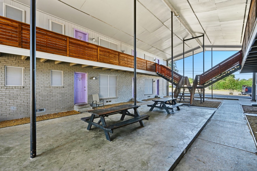 220 S Jupiter Rd, Garland, TX for sale - Building Photo - Image 2 of 9