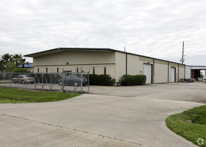 15160 Nautique Way, Houston, TX for lease - Building Photo - Image 3 of 8