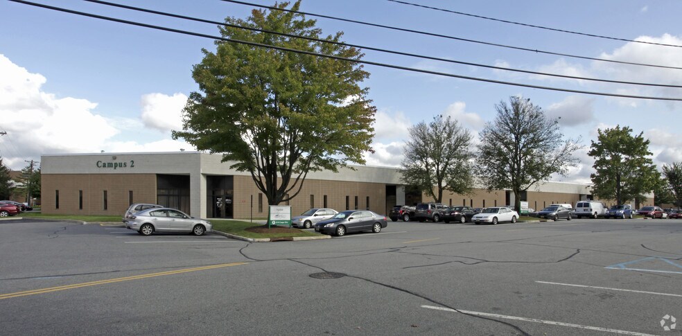 70 Campus Dr, Edison, NJ à louer - Photo du bâtiment - Image 1 de 8