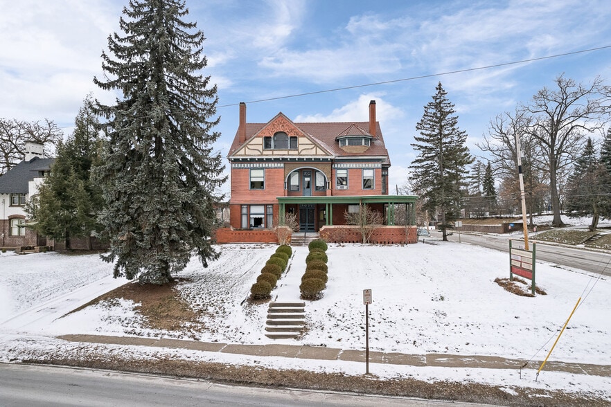 1435 Market Ave N, Canton, OH à vendre - Photo du bâtiment - Image 2 de 58