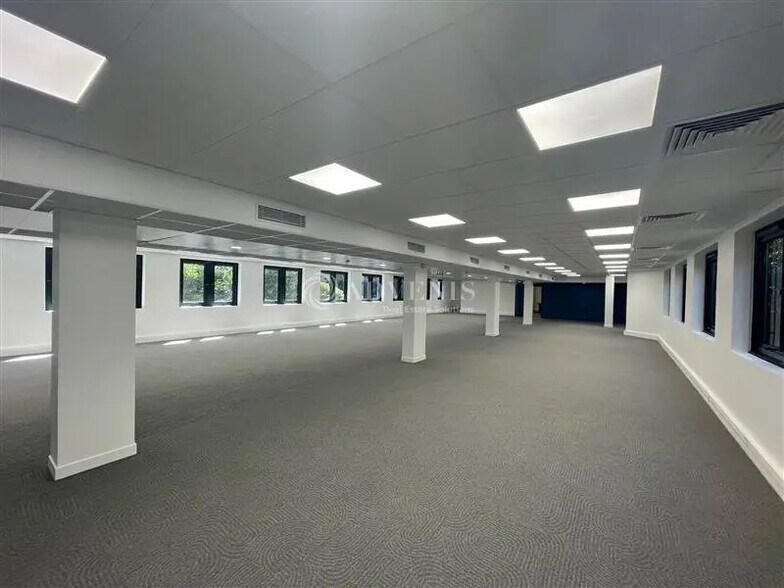 Office in Vincennes for lease - Interior Photo - Image 3 of 6