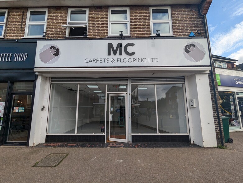 2 Langley Parade, Abbots Langley for lease - Building Photo - Image 1 of 2
