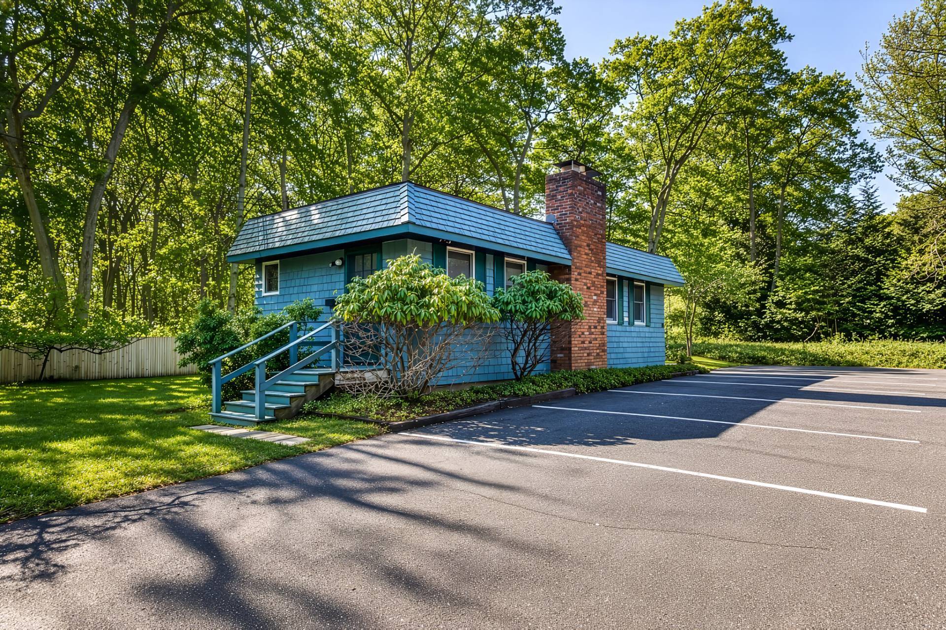 512 Three Mile Harbor Hog Creek Hwy, East Hampton, NY à louer Photo du bâtiment- Image 1 de 19