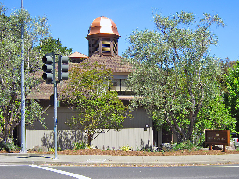 100 Brush Creek Rd, Santa Rosa, CA à louer - Photo principale - Image 1 de 6