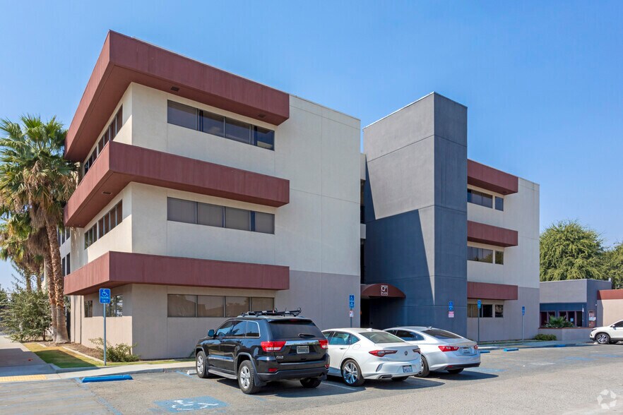 3550 Q St, Bakersfield, CA à vendre - Photo du bâtiment - Image 3 de 28