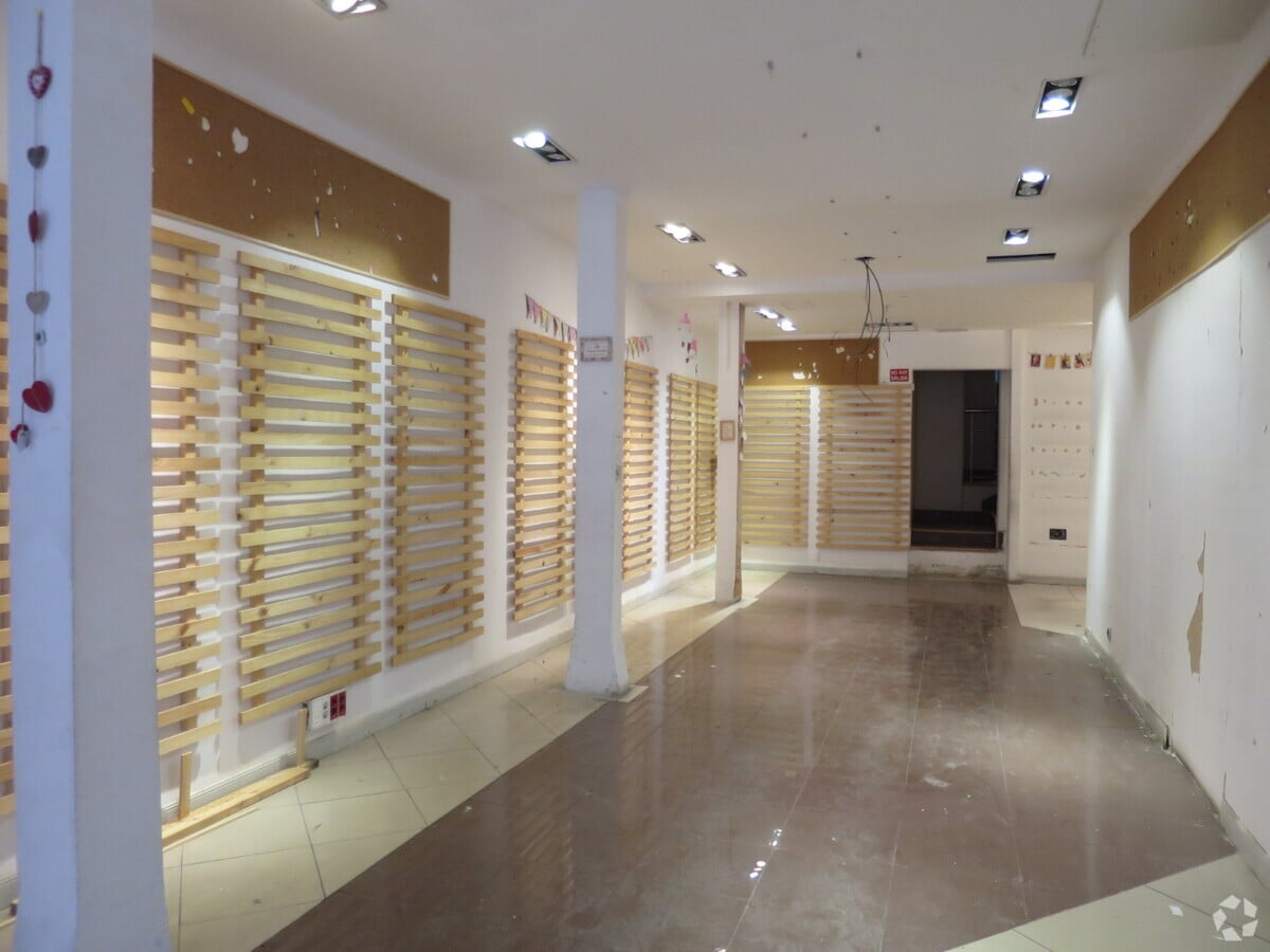 Madrid, MAD 28015 - Unit Puerta A, Esc. 1 - - Interior Photo - Image 2 of 7