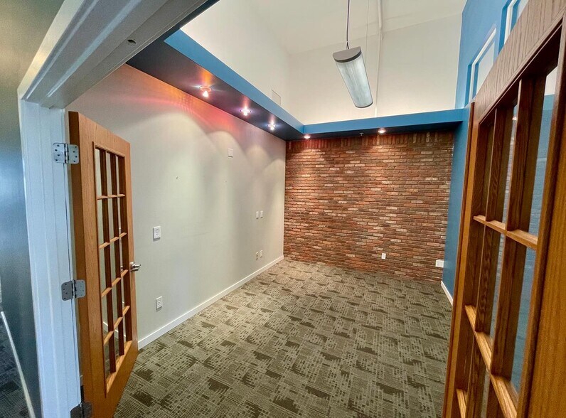 500 E Michigan Ave, Lansing, MI à louer - Photo intérieure - Image 3 de 15