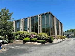 1515 Smith St, North Providence, RI à louer Photo du bâtiment- Image 1 de 8