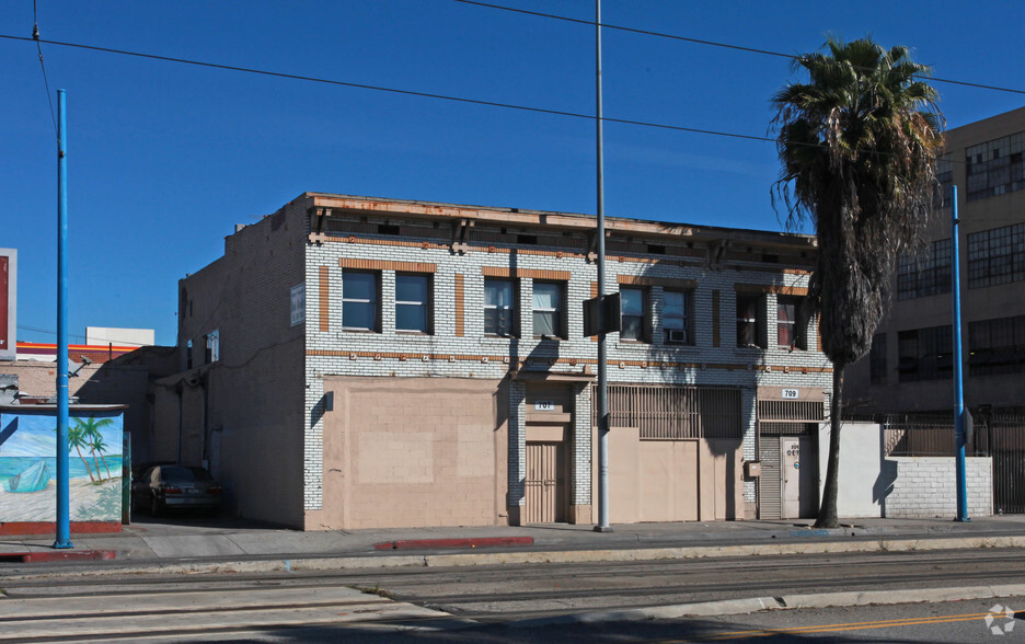 3 Commercial Buildings portfolio of 3 properties for sale on LoopNet.ca - Building Photo - Image 3 of 5