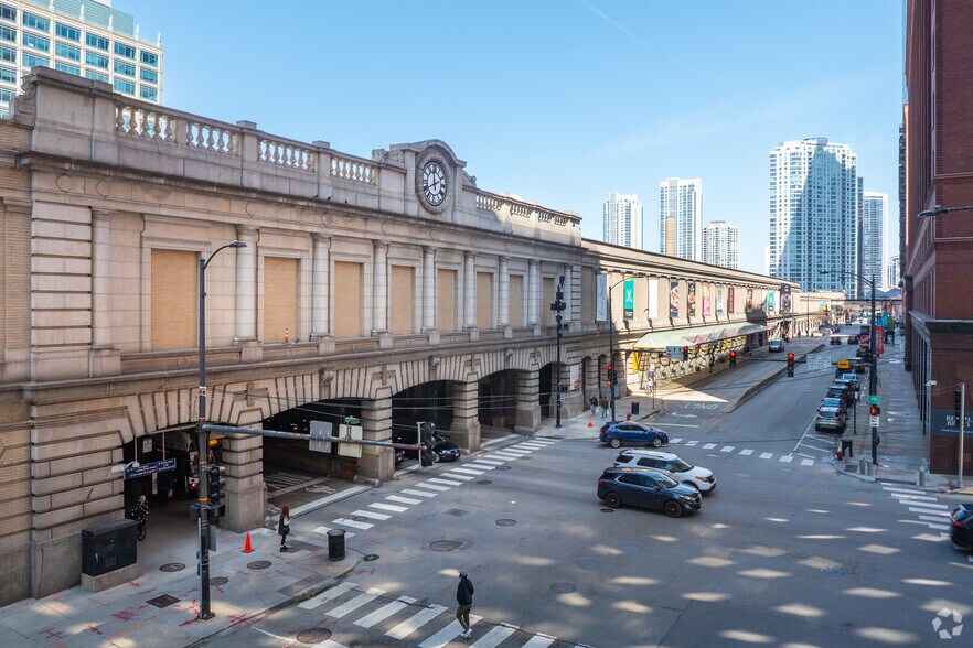100-118 N Canal St, Chicago, IL à louer - Photo du bâtiment - Image 2 de 5