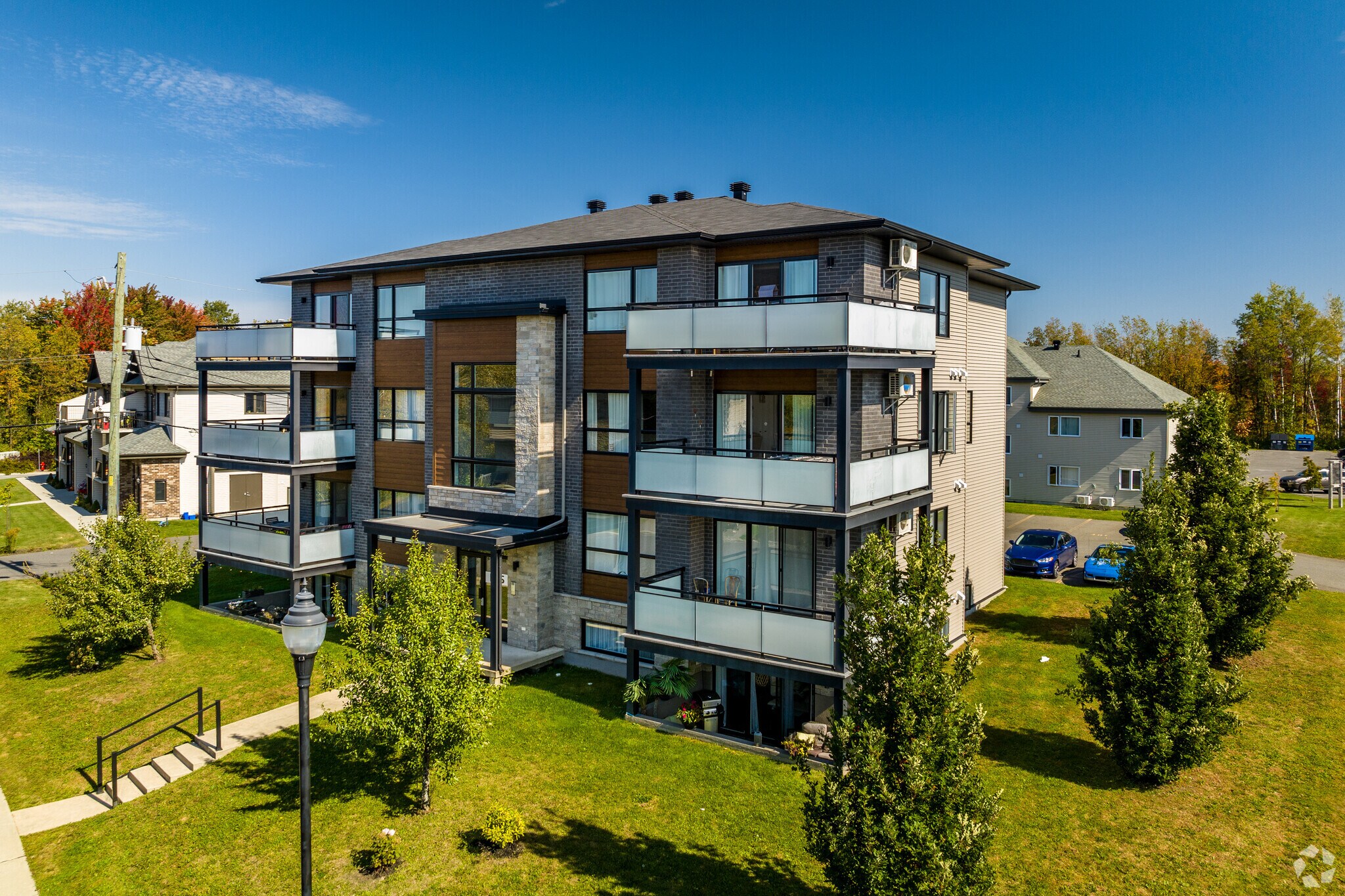 11-33 Rue De L'hibiscus, Granby, QC for sale Primary Photo- Image 1 of 1