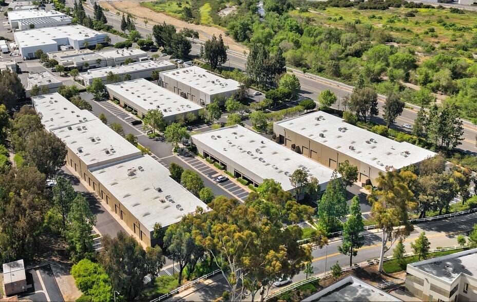 22609 La Palma Ave, Yorba Linda, CA à louer - Photo du bâtiment - Image 2 de 5