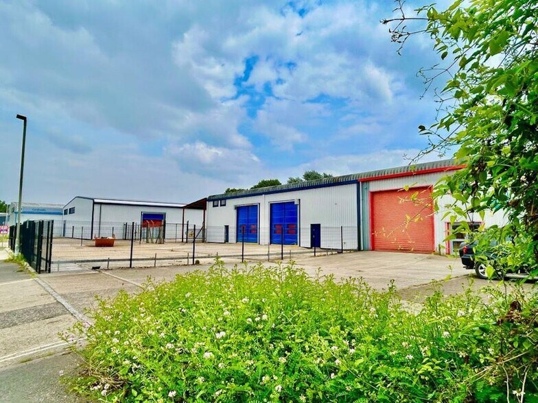 9a & 9b Granville Way, Bicester à louer - Photo du bâtiment - Image 2 de 17