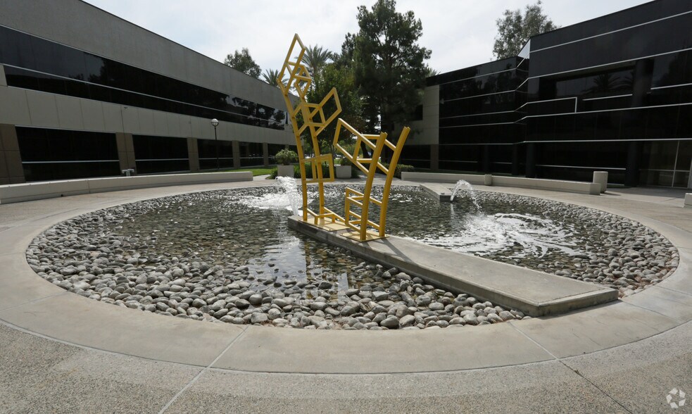 621 E Carnegie Dr, San Bernardino, CA à louer - Autre - Image 2 de 7