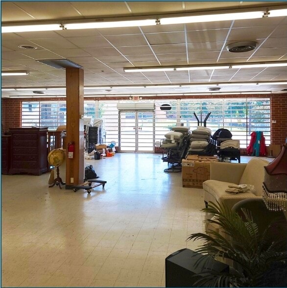 305 W Harden St, Graham, NC for sale - Building Photo - Image 2 of 6