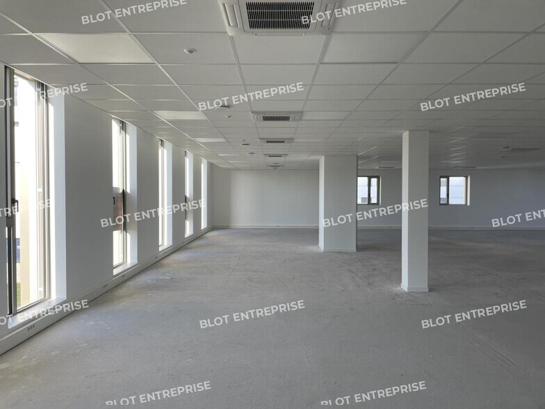 Office in Rennes for lease - Interior Photo - Image 2 of 4