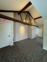 28 N Bennett St, Geneva, IL à louer Photo intérieure- Image 2 de 5