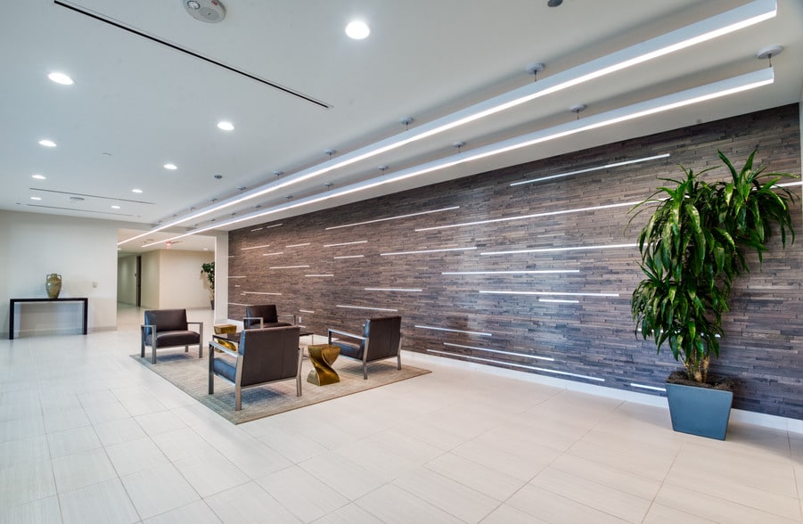 2200 S Service Rd, Dallas, TX for lease - Interior Photo - Image 2 of 19