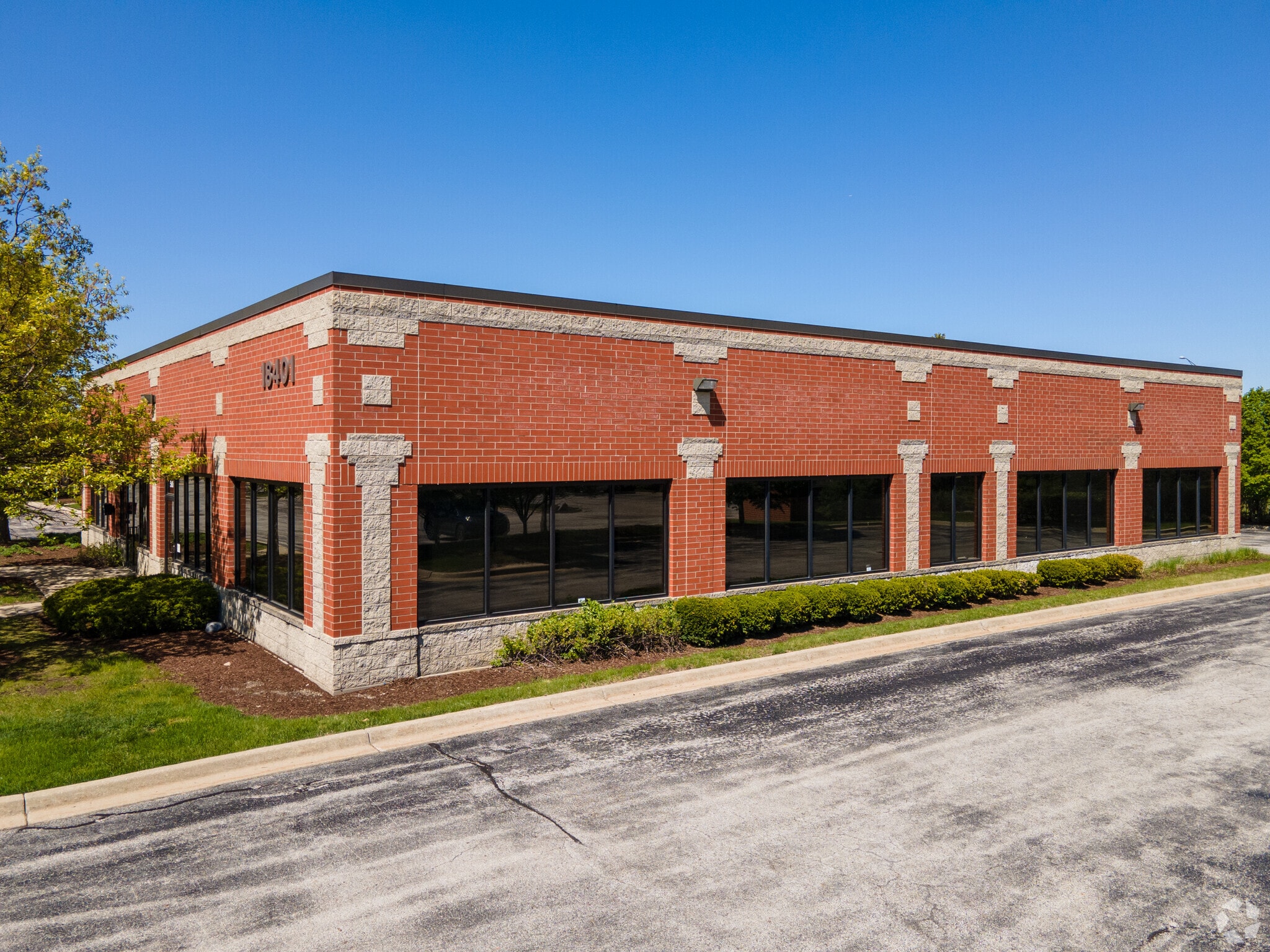 18401 Maple Creek Dr, Tinley Park, IL for lease Building Photo- Image 1 of 28