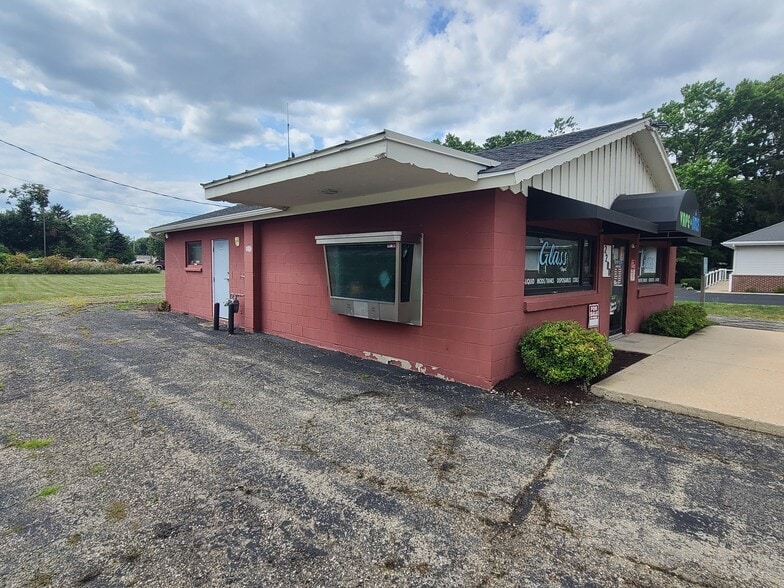 2200 Center Ave, Janesville, WI for sale - Building Photo - Image 2 of 3