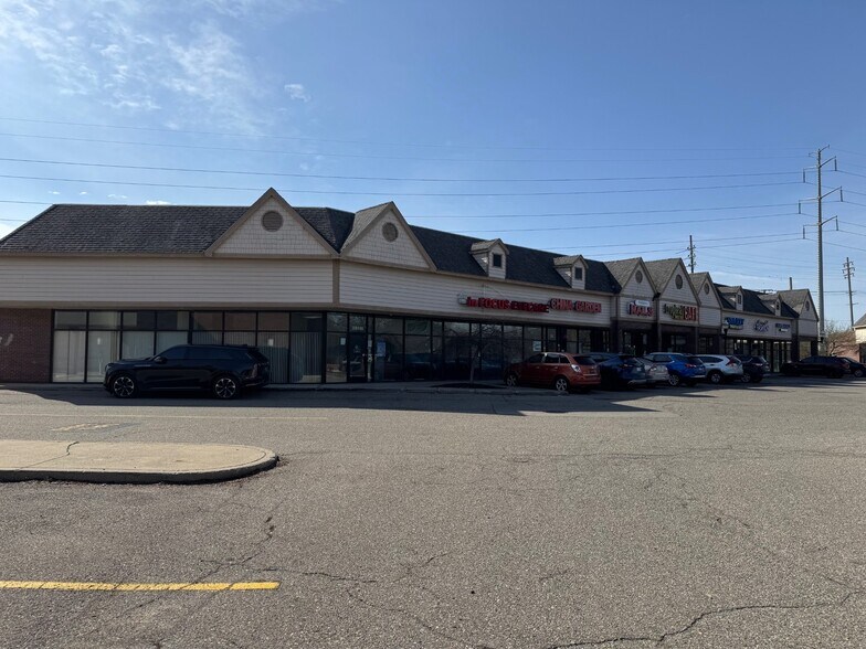 35115-35149 E Michigan Ave, Wayne, MI à vendre - Photo du bâtiment - Image 2 de 6