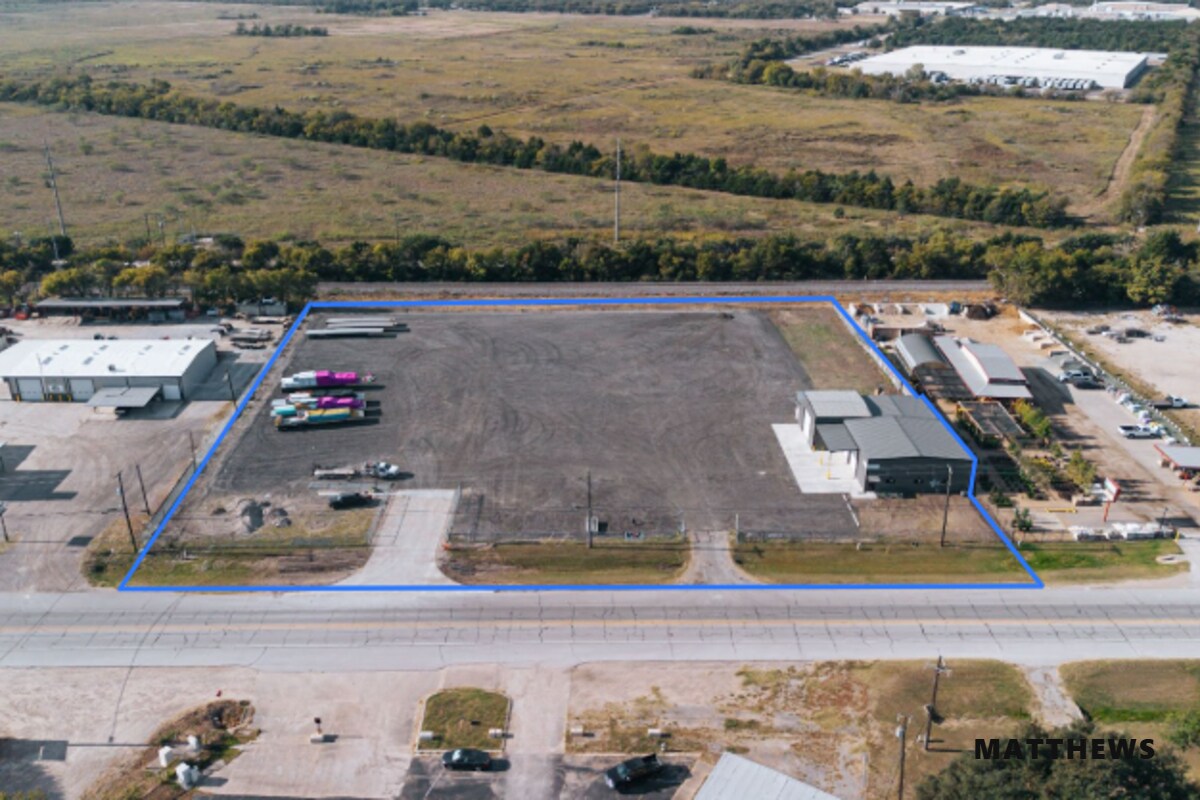 2603 S Kaufman St, Ennis, TX for lease Primary Photo- Image 1 of 5