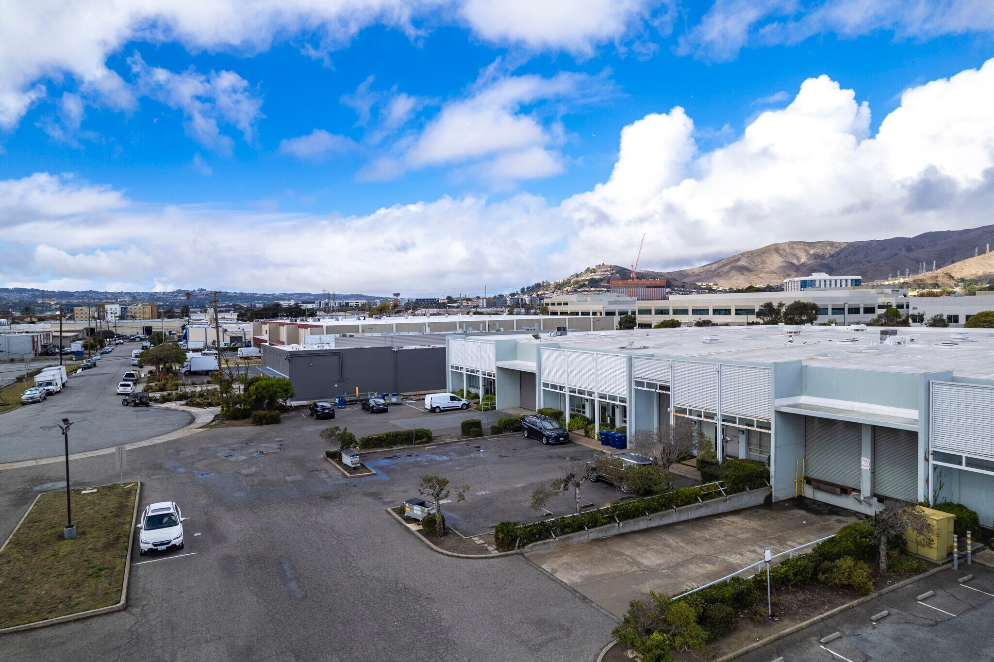 245-273 E Harris Ave, South San Francisco, CA à louer Photo du bâtiment- Image 1 de 27