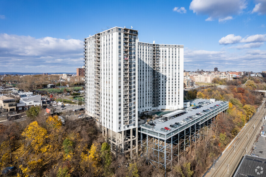 100 Manhattan Ave, Union City, NJ à vendre - Photo principale - Image 1 de 1