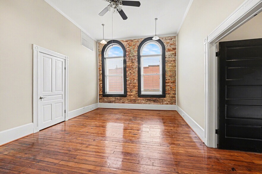106 W Moore Ave, Mooresville, NC à louer - Photo du bâtiment - Image 3 de 16