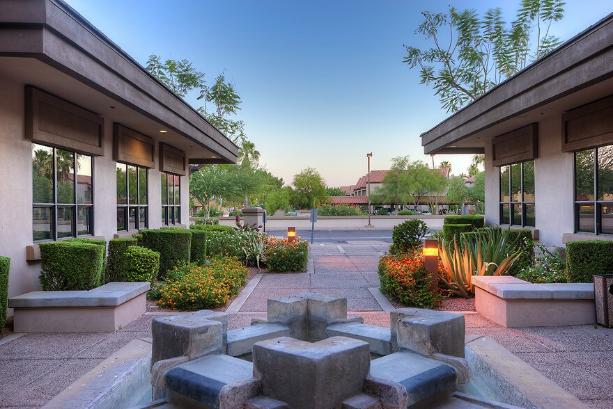 7032-7054 E Cochise Rd, Scottsdale, AZ à louer - Photo du bâtiment - Image 3 de 17