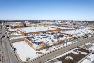5655-5695 Rue Ferrier, Mont-Royal, QC - Aerial  map view