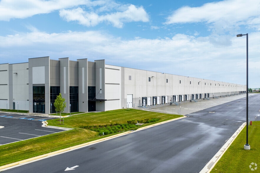 5177 Williamsport Pike, Martinsburg, WV for lease - Building Photo - Image 2 of 8