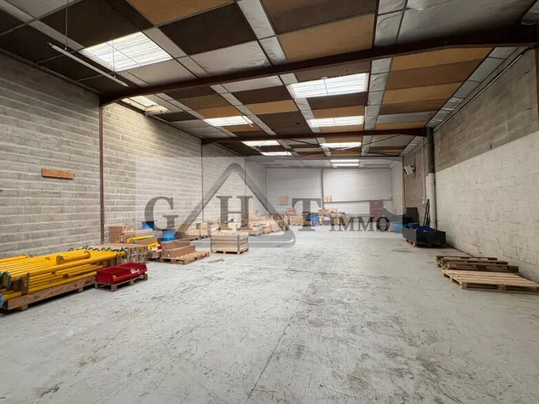 Industrial in Vaux-le-Pénil for lease - Interior Photo - Image 1 of 5