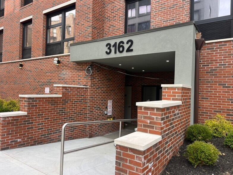 3162 Villa Ave, Bronx, NY à vendre - Photo du bâtiment - Image 3 de 17