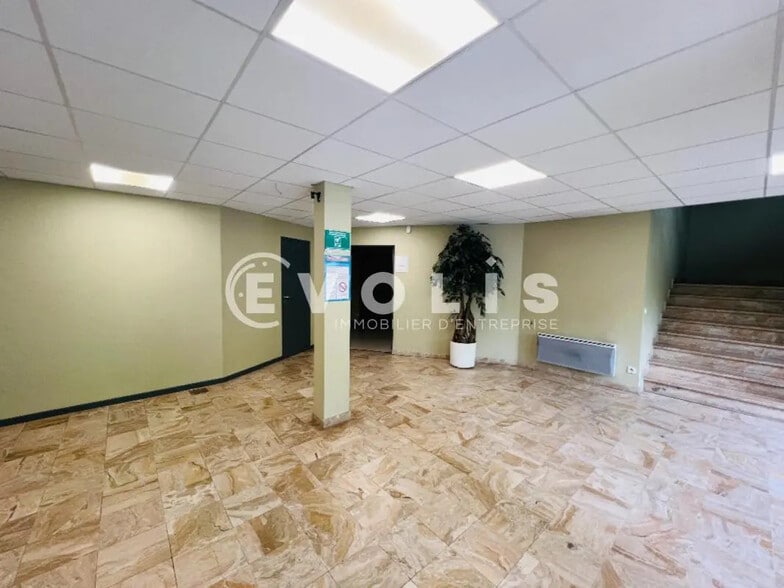 Flex in Noisy-le-Grand for lease - Lobby - Image 2 of 2