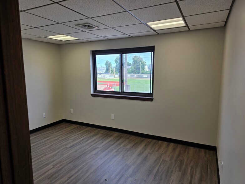 98 Willis Ave, Mineola, NY à louer - Photo intérieure - Image 2 de 23