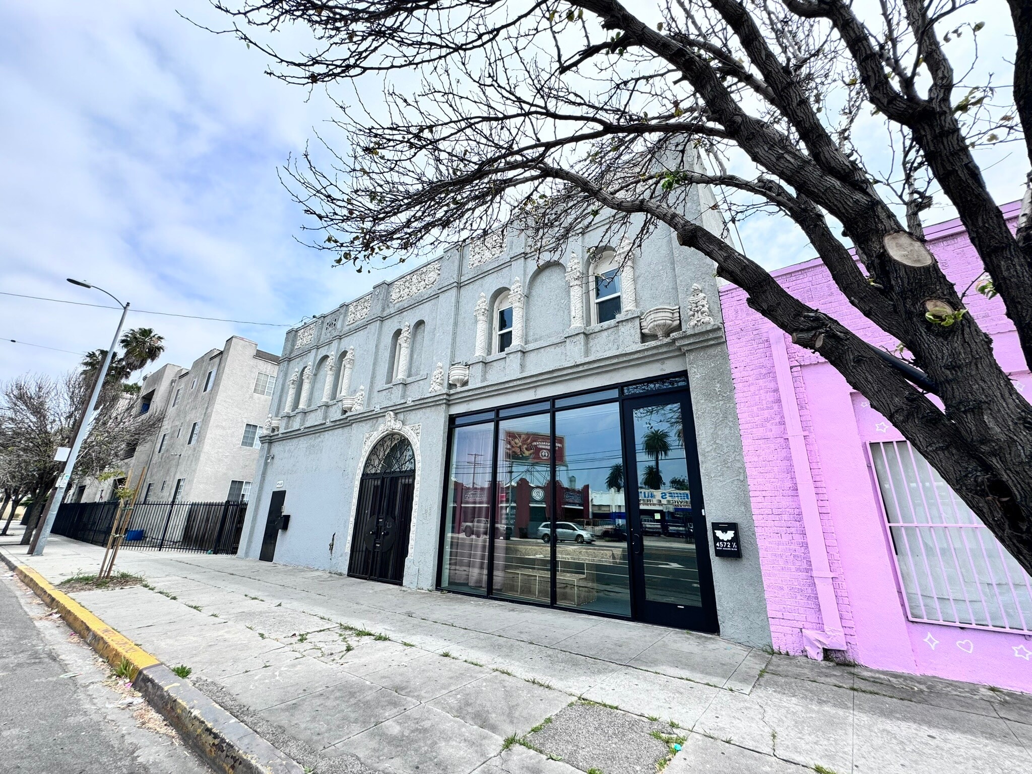 4568 W Adams Blvd, Los Angeles, CA for lease Primary Photo- Image 1 of 4