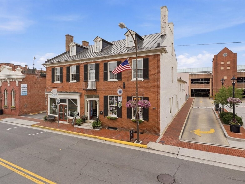 11 W Market St, Leesburg, VA for lease - Building Photo - Image 2 of 24