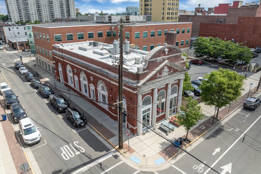649 Mattison Ave, Asbury Park, NJ à louer - Photo du bâtiment - Image 3 de 9