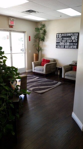 2595 S Cimarron Rd, Las Vegas, NV à vendre - Photo du bâtiment - Image 2 de 39