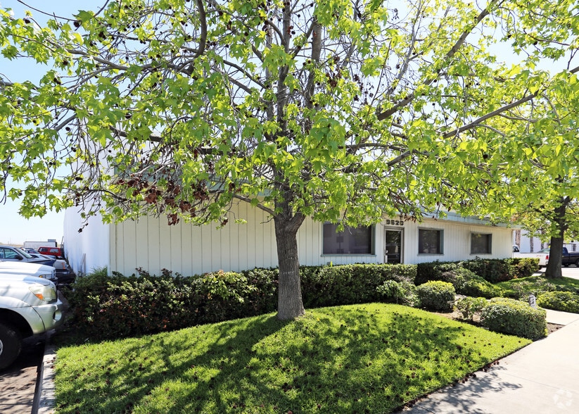 9620 Santa Fe Springs Rd, Santa Fe Springs, CA for lease - Building Photo - Image 3 of 11