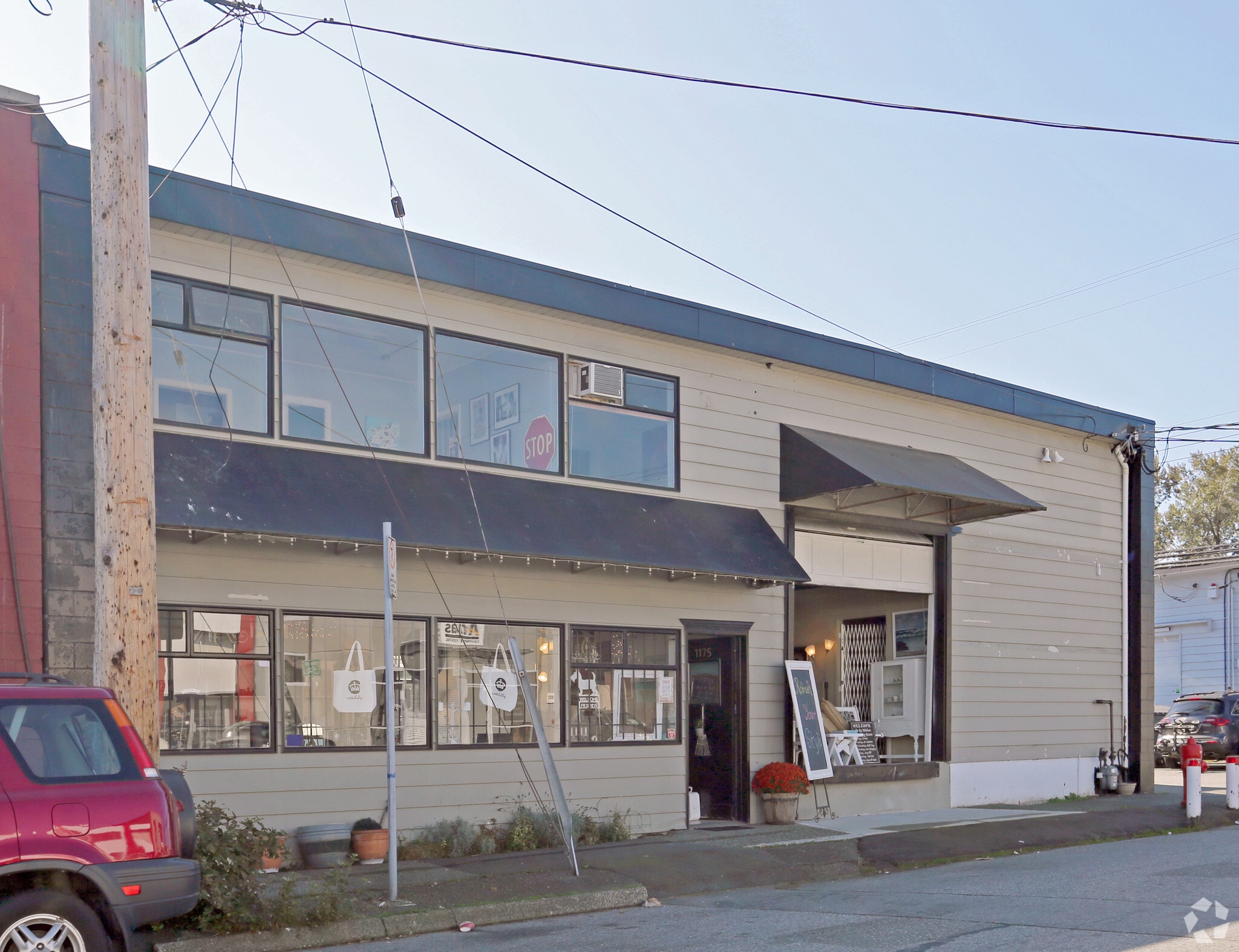 1175 W 15th St, North Vancouver, BC à louer Photo du bâtiment- Image 1 de 4