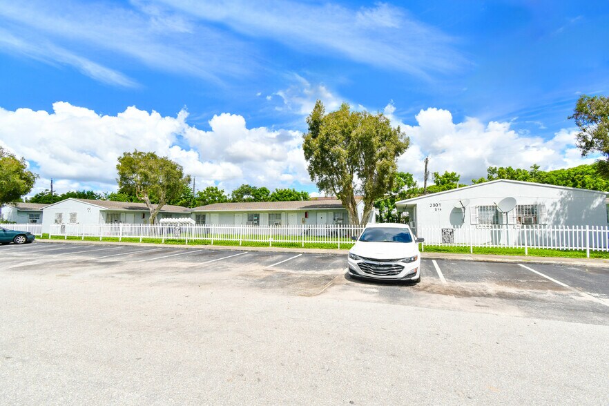 2901 NW 18th St, Fort Lauderdale, FL à vendre - Photo du bâtiment - Image 2 de 15