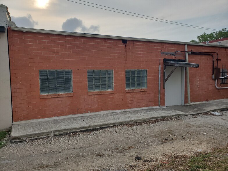 816 6th St N, Texas City, TX à vendre - Photo du bâtiment - Image 3 de 12