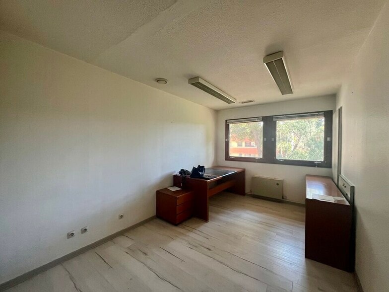 Bureau dans Arles à vendre - Photo intérieure - Image 3 de 9