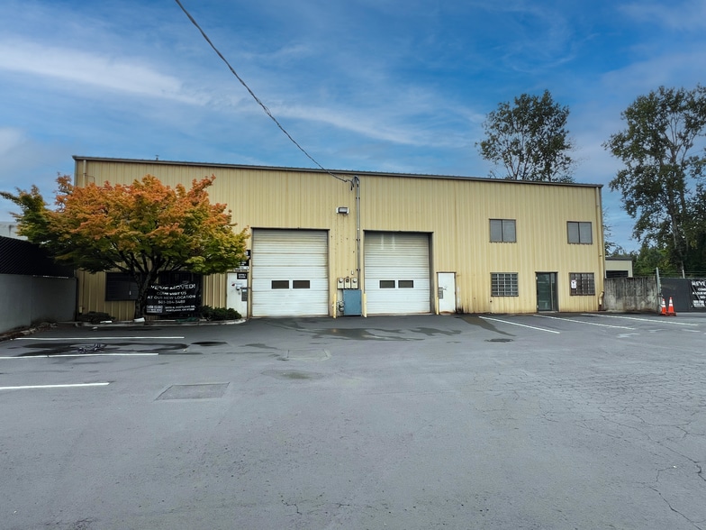 5650 NE Columbia Blvd, Portland, OR for lease - Building Photo - Image 2 of 4