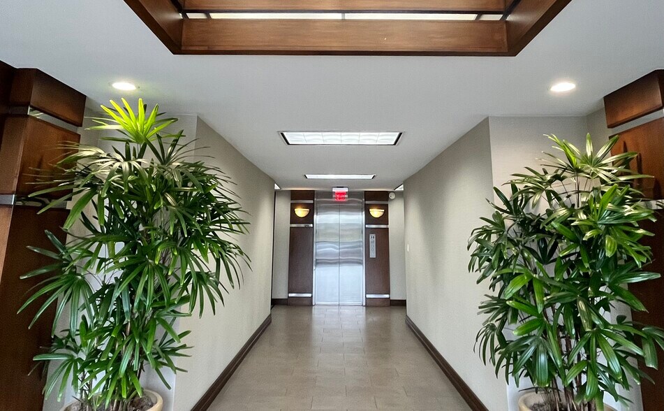 369 San Miguel Dr, Newport Beach, CA à louer - Photo intérieure - Image 2 de 3