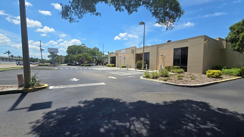 8181 54th Ave N, Saint Petersburg, FL for lease - Building Photo - Image 1 of 9